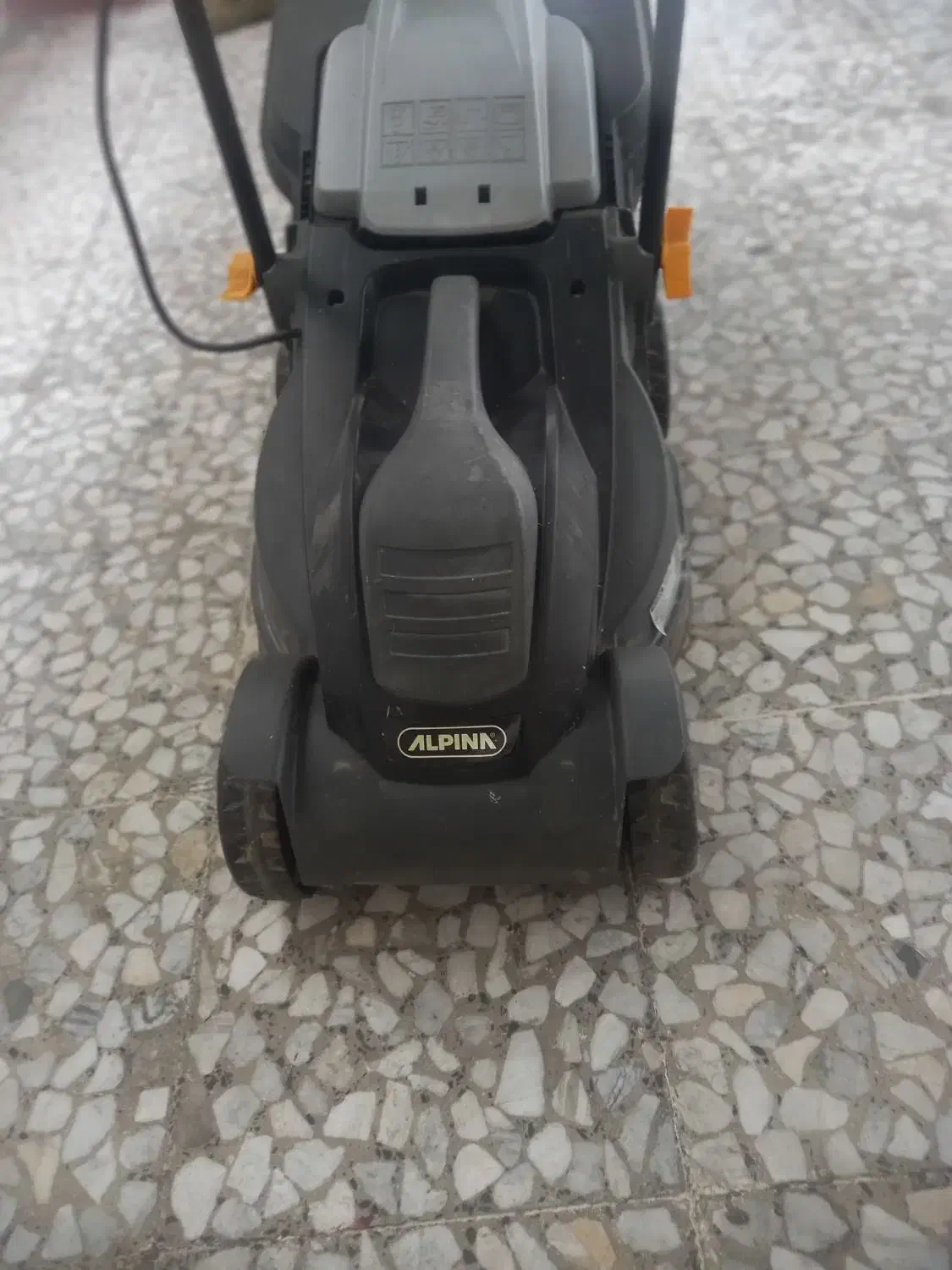 چمن زن برقی کالسکه ای الپینا|ماشین‌آلات صنعتی|رشت, نظری|دیوار