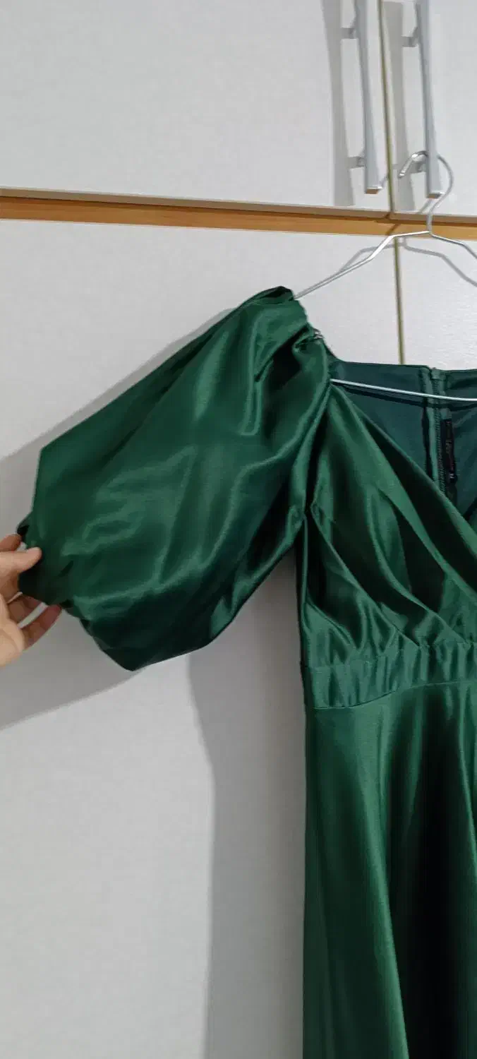 لباس مجلسی|لباس|گرگان, |دیوار