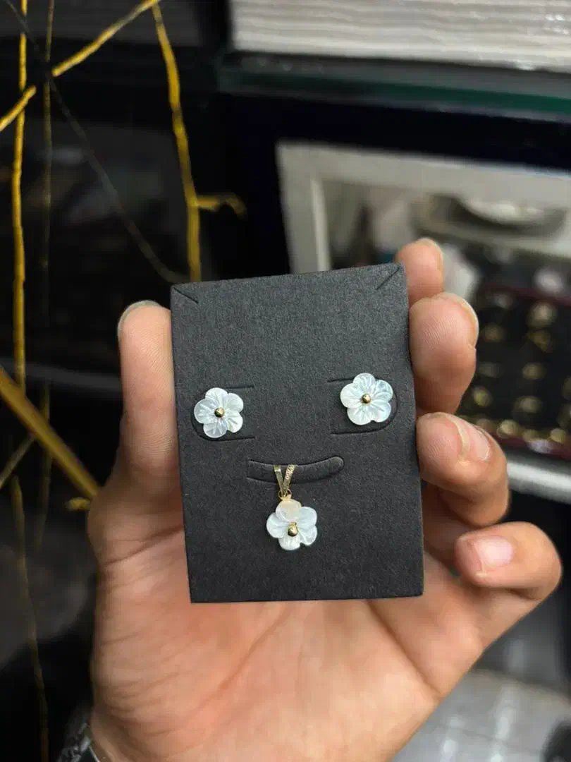 ست گوشواره و آویز دخترونه|جواهرات|شیراز, شاهچراغ|دیوار