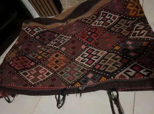 گلیم مَفرش (فَرمَش) قدیمی دونه ای شش میلیون|گلیم، جاجیم، گبه|تبریز, |دیوار