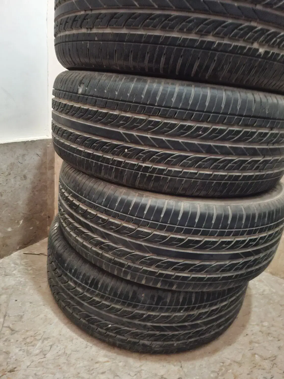 لاستیک دنا پلاس|قطعات یدکی و لوازم جانبی|مشهد, نیزه|دیوار