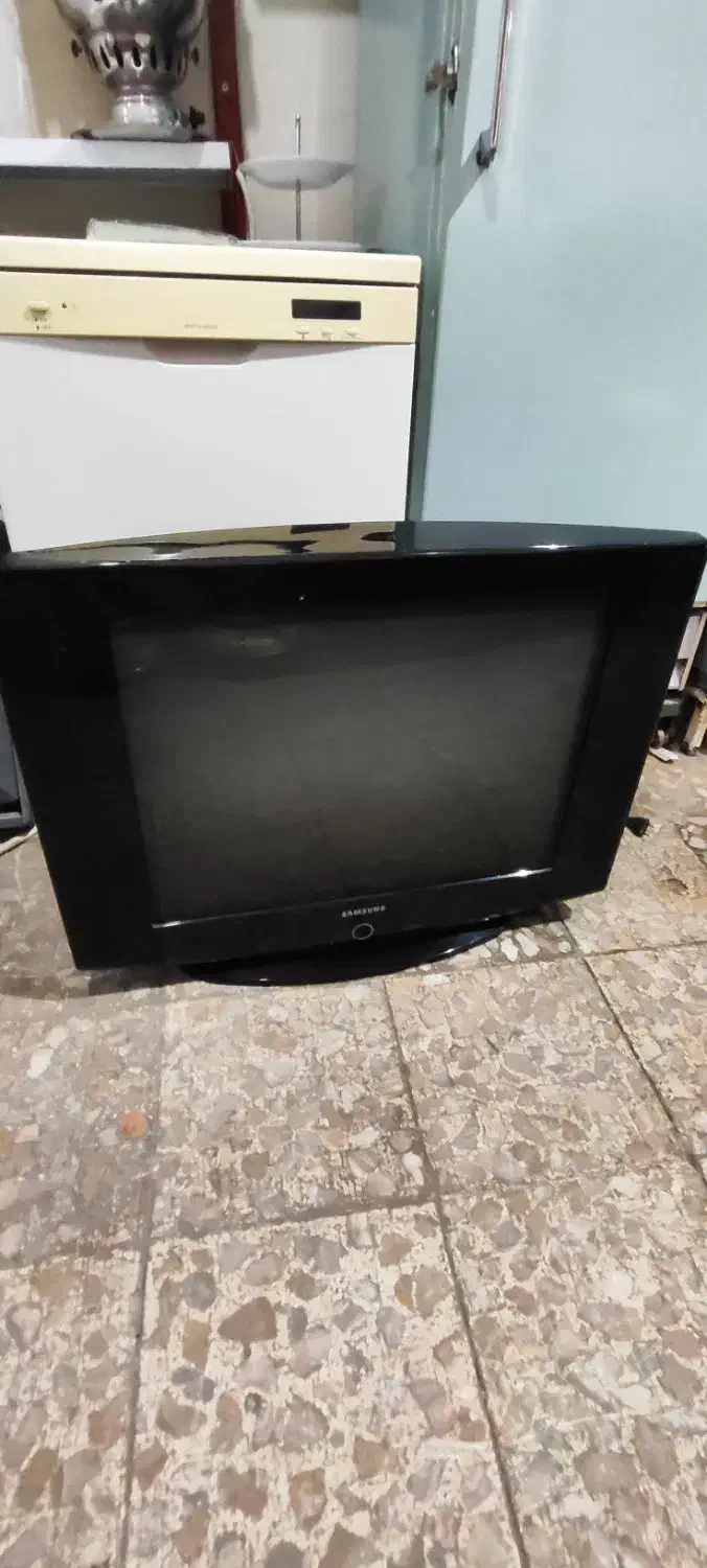 تلویزیون 28اینچ صفحه تخت درجه یک|تلویزیون و پروژکتور|دزفول, |دیوار