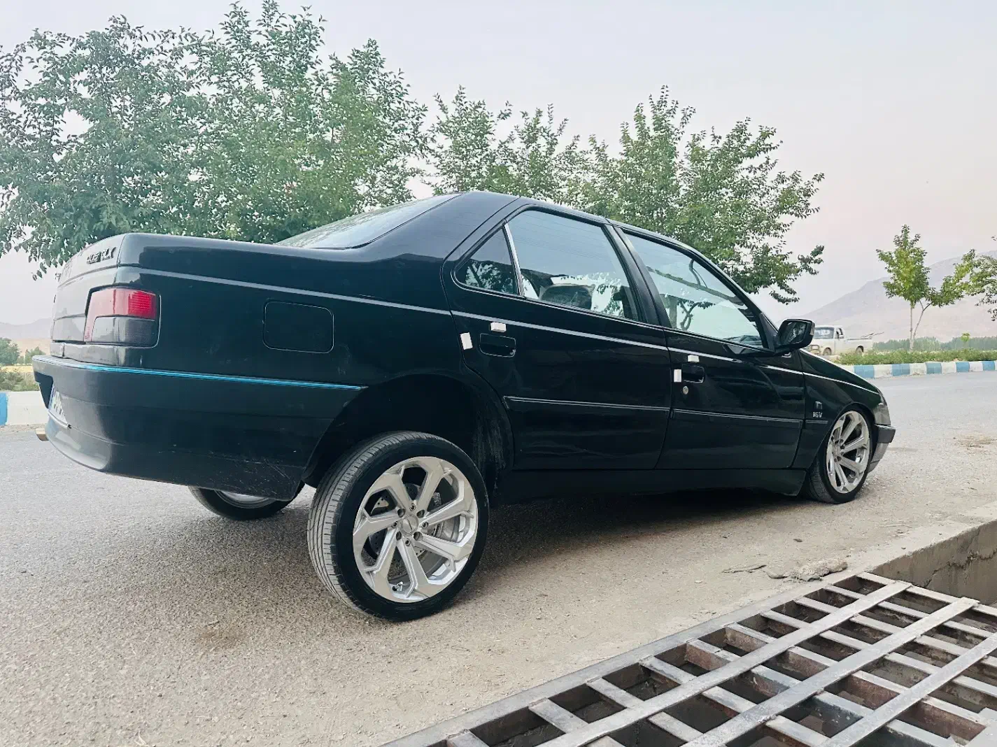 پژو ۴۰۵ مشکی فول لوازم|خودرو سواری و وانت|فارسان, |دیوار