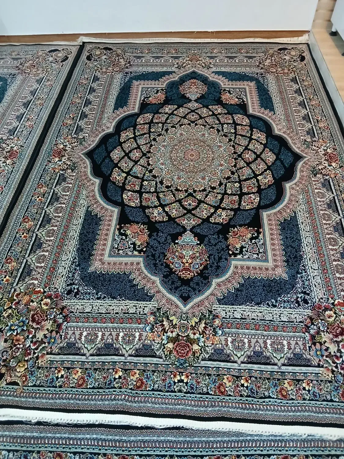 نوهستش|فرش|زنجان, |دیوار