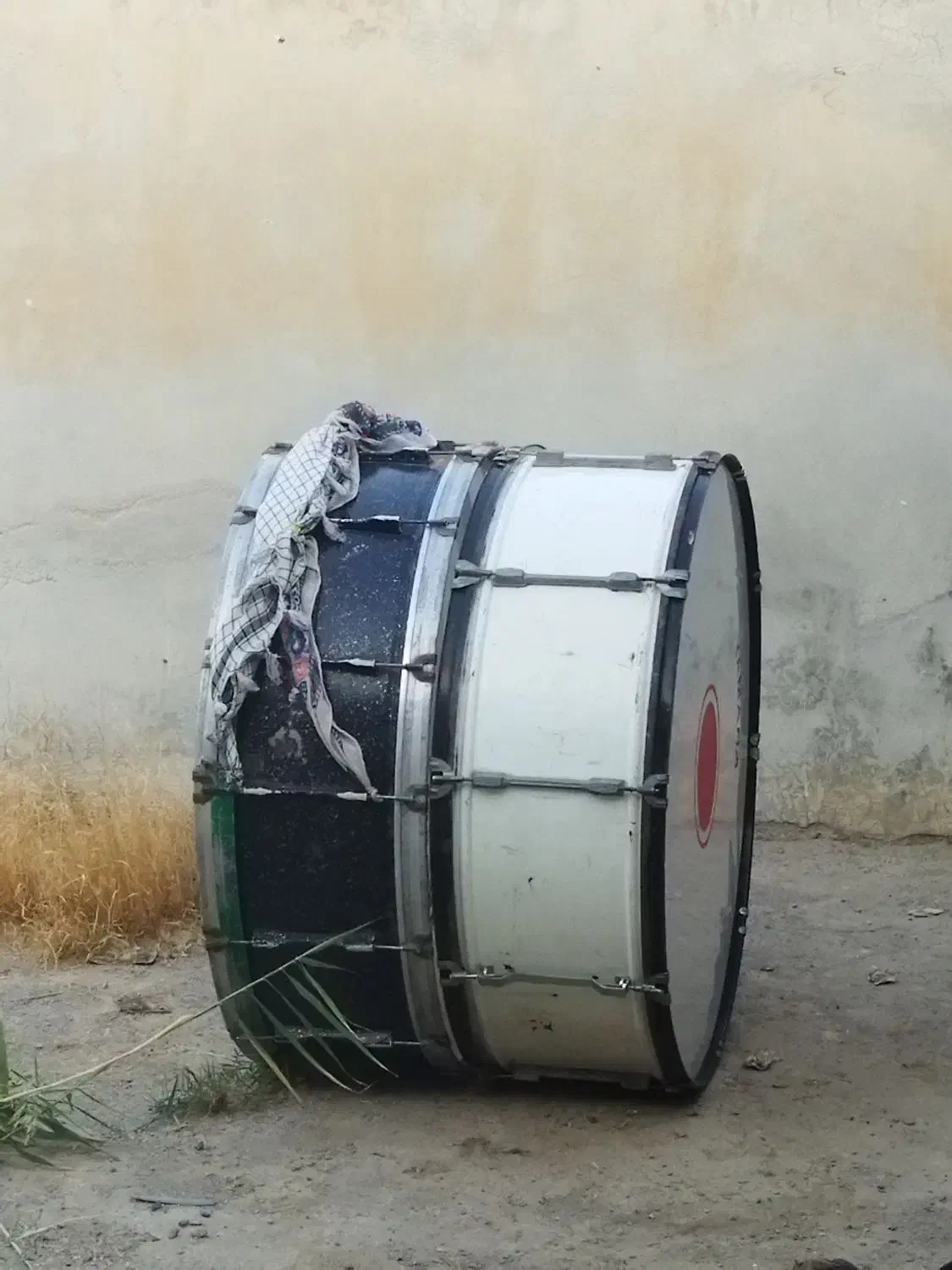 طبل یک متری|درام و پرکاشن|بناب, |دیوار