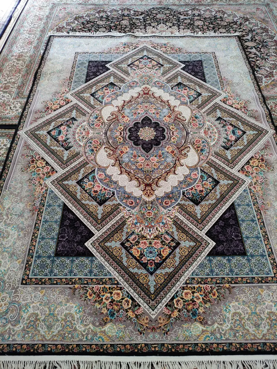 فروشنده و خریدار فرش ماشینی هستم درکل استان البرز|فرش|کرج, گلشهر|دیوار