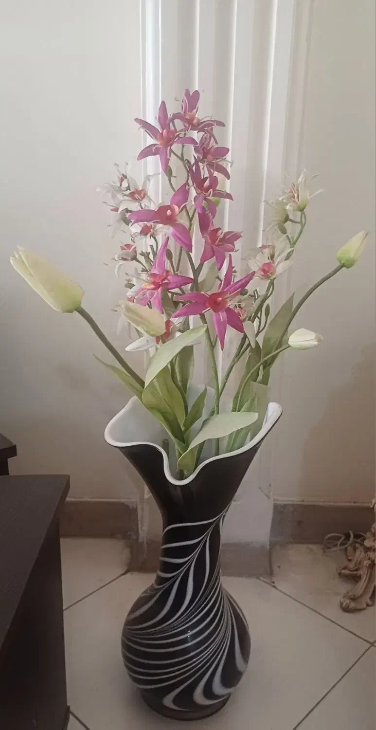 گلدان و گل مصنو|گل مصنوعی|سمنان, |دیوار