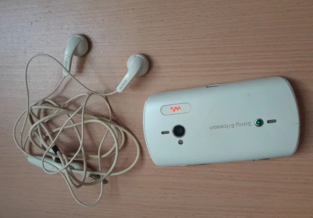 اکسپریا E1دوسیم اکسپریا live walkman|موبایل|قم, نیروگاه|دیوار