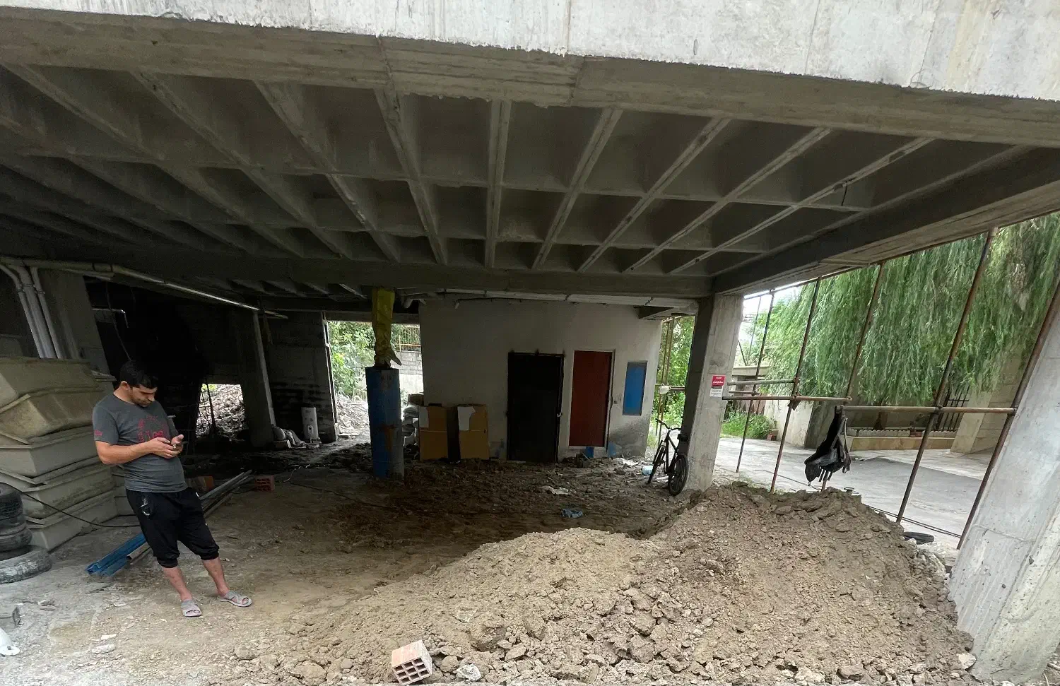 کارگر ثابت و متعهد با حقوق منظم|استخدام سرایداری و نظافت|بابلسر, |دیوار