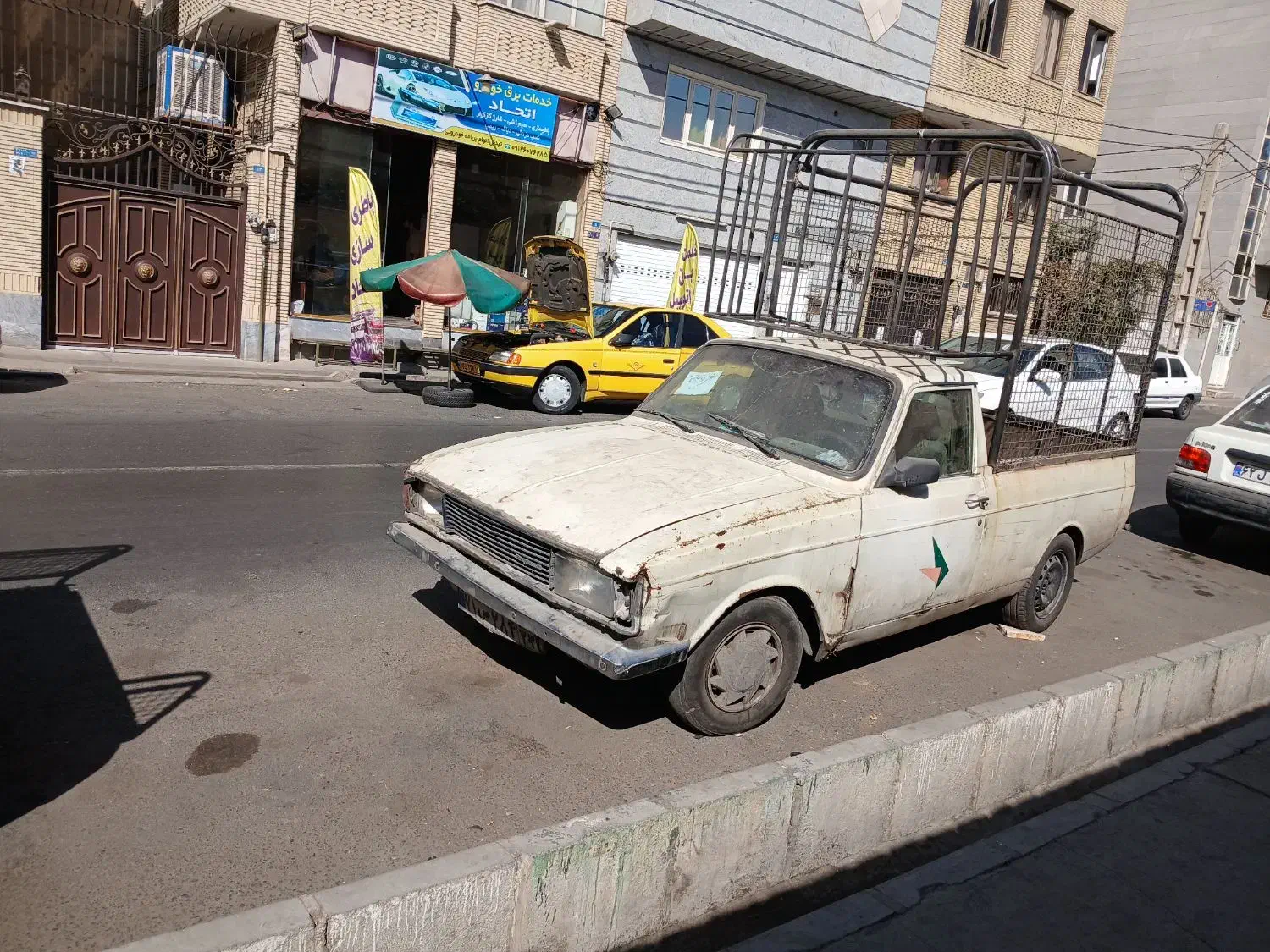 وانت پیکان ۸۵ سفید انژکتوری|خودرو سواری و وانت|تهران, مینای جنوبی|دیوار