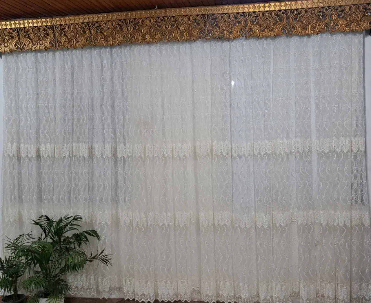 پرده پذیرایی شیک با کتیبه کاملا سالم و شیک|پرده، رانر، رومیزی|لاهیجان, انقلاب|دیوار