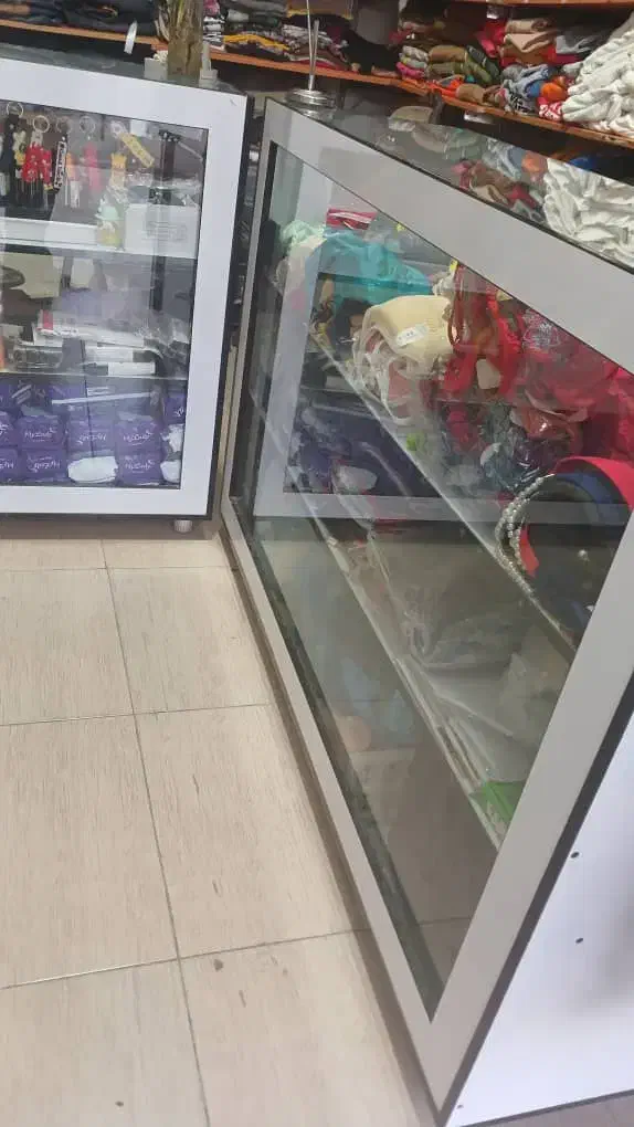 ویترین ام دی اف دو عدد در هد نو بدون خط و خش|فروشگاه و مغازه|شیراز, امام حسین|دیوار