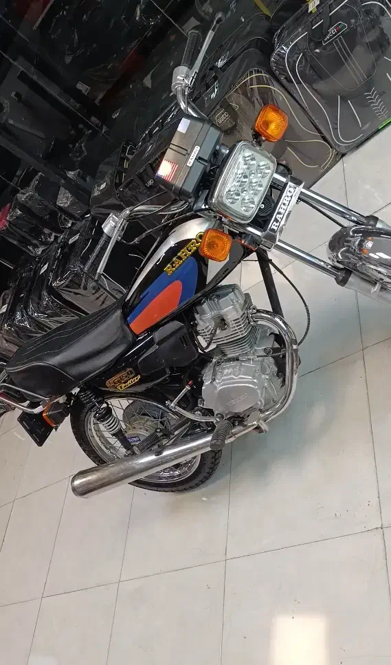 هندا ۱۲۵|موتورسیکلت|پرند, فاز ۴|دیوار