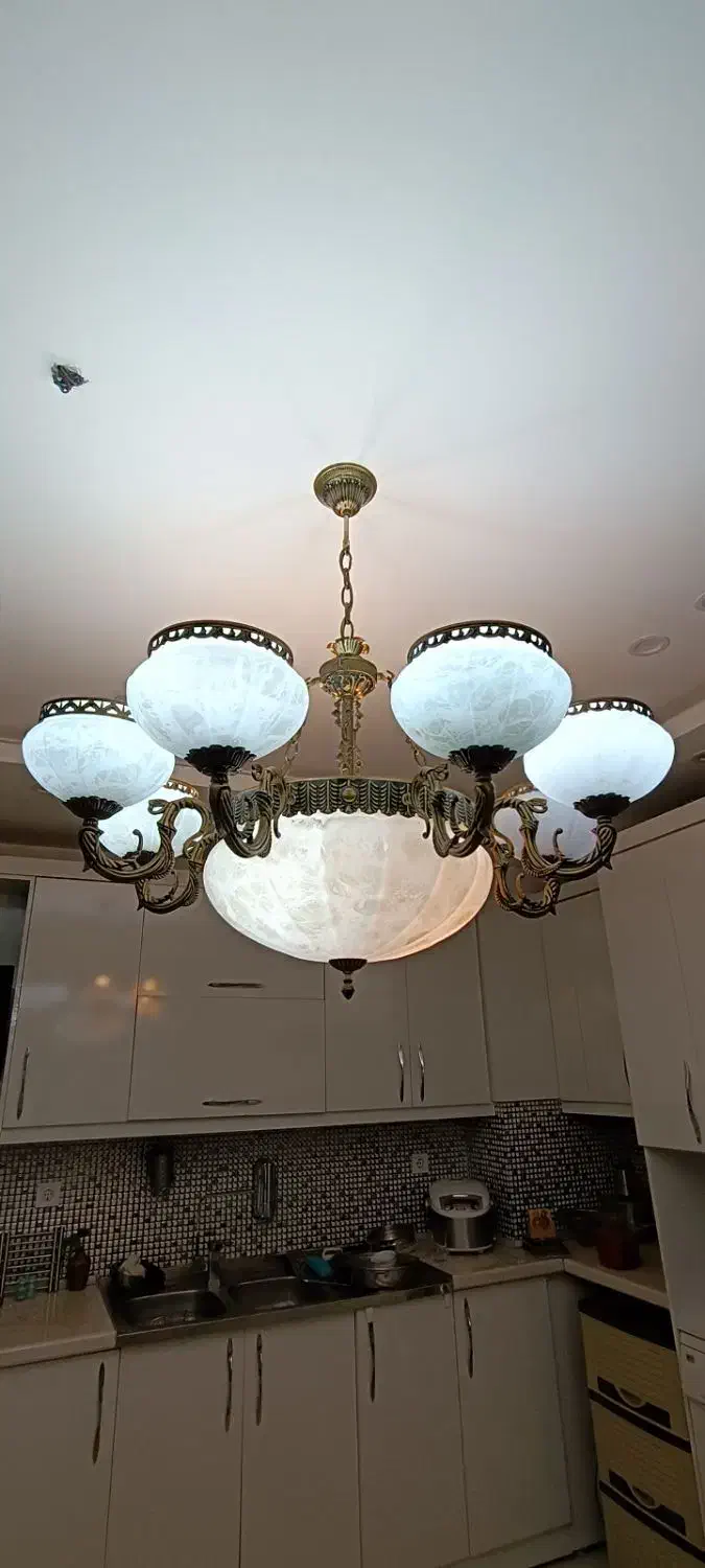 لوستر 8 شاخه مجلل|لوستر و چراغ آویز|شیراز, بعثت|دیوار