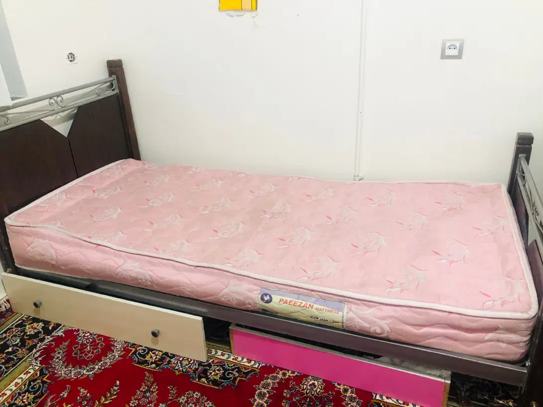 تخت چوبی فلزی سالم بدون تشک|تخت و سرویس خواب|الشتر, |دیوار