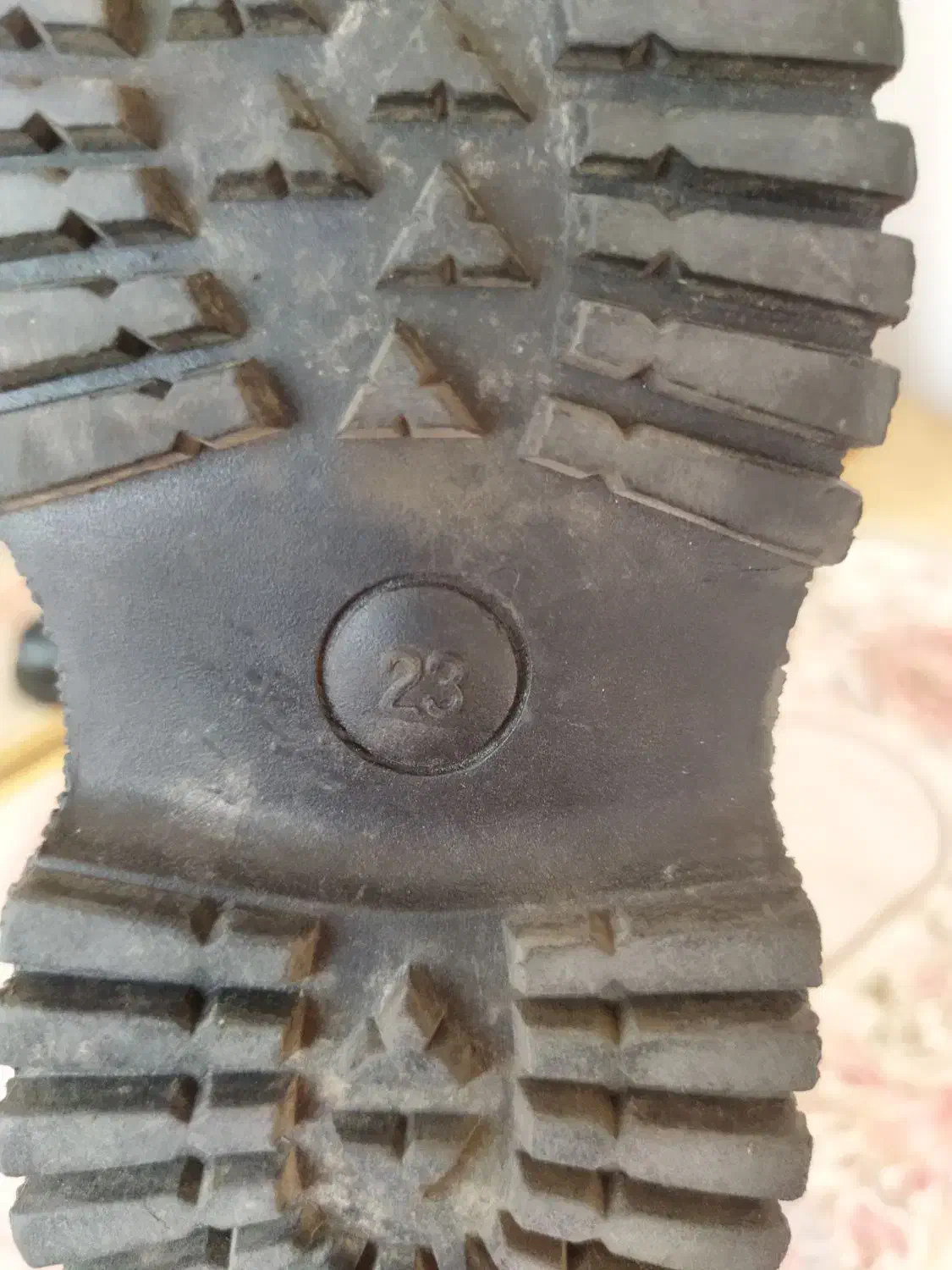 کتونی و بوت خارجی|کیف، کفش، کمربند|اندیشه, اندیشه فاز ۱|دیوار