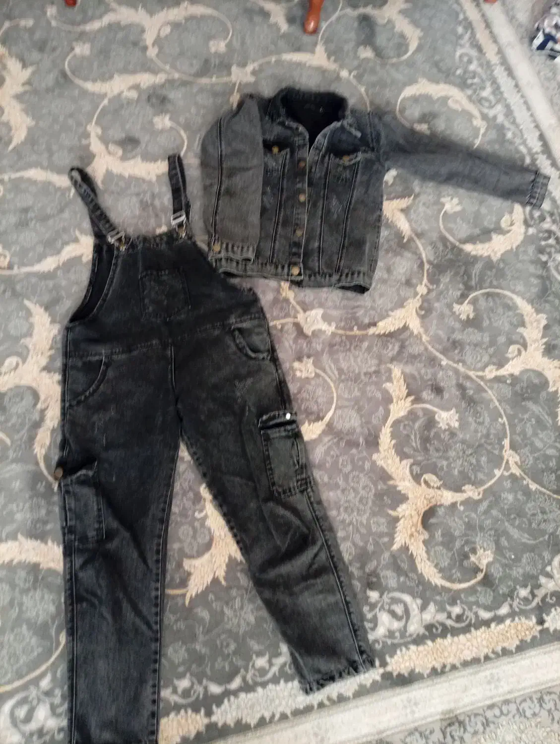 کت و بیلر لی|لباس|نیشابور, باغرود|دیوار