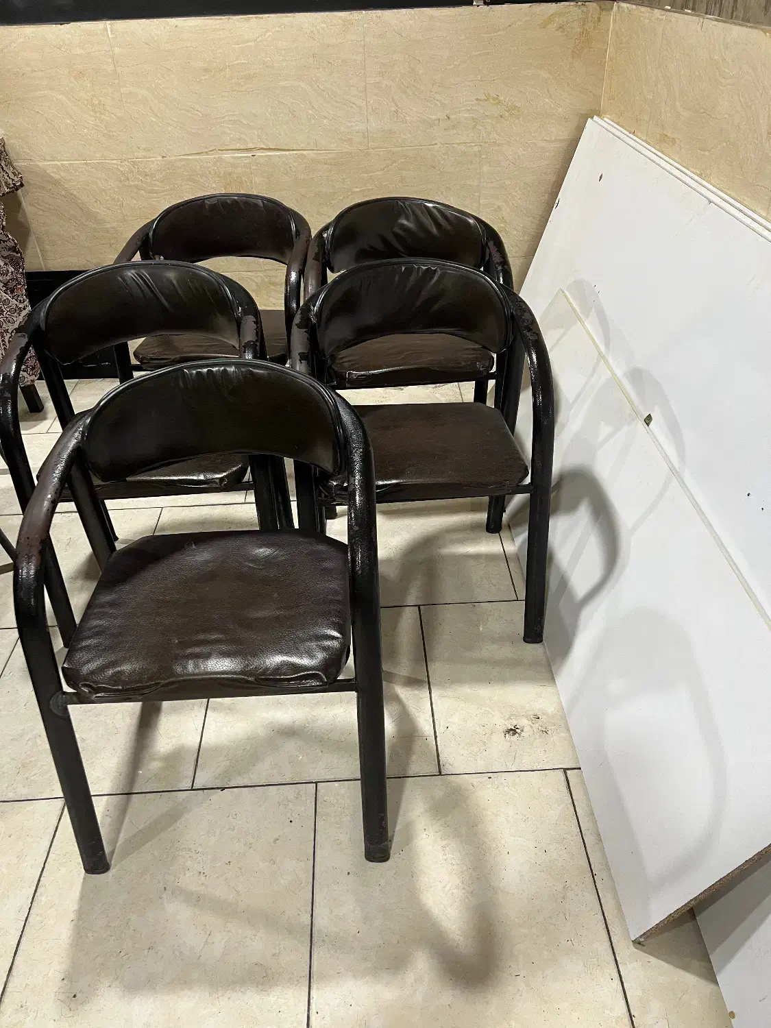 صندلی|صندلی و نیمکت|رشت, دروازه لاکان|دیوار