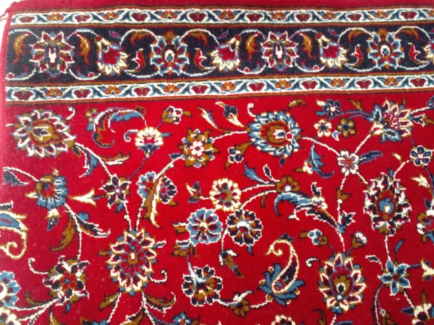 کناره تمیز شسته شده وسالم سالم|گلیم، جاجیم، گبه|یزد, |دیوار