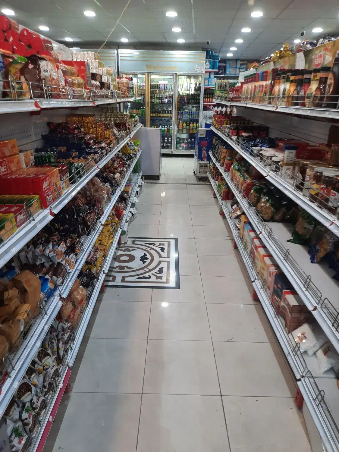 استخدام نیروی خانم جهت کار صندوق داری در فروشگاه|استخدام خدمات فروشگاه و رستوران|کازرون, |دیوار