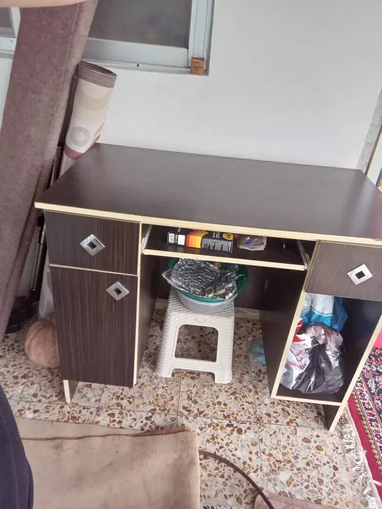 میز کامپیوتر کاملا سالم در حد نو ساخته شده|میز تحریر و کامپیوتر|تولم شهر, |دیوار