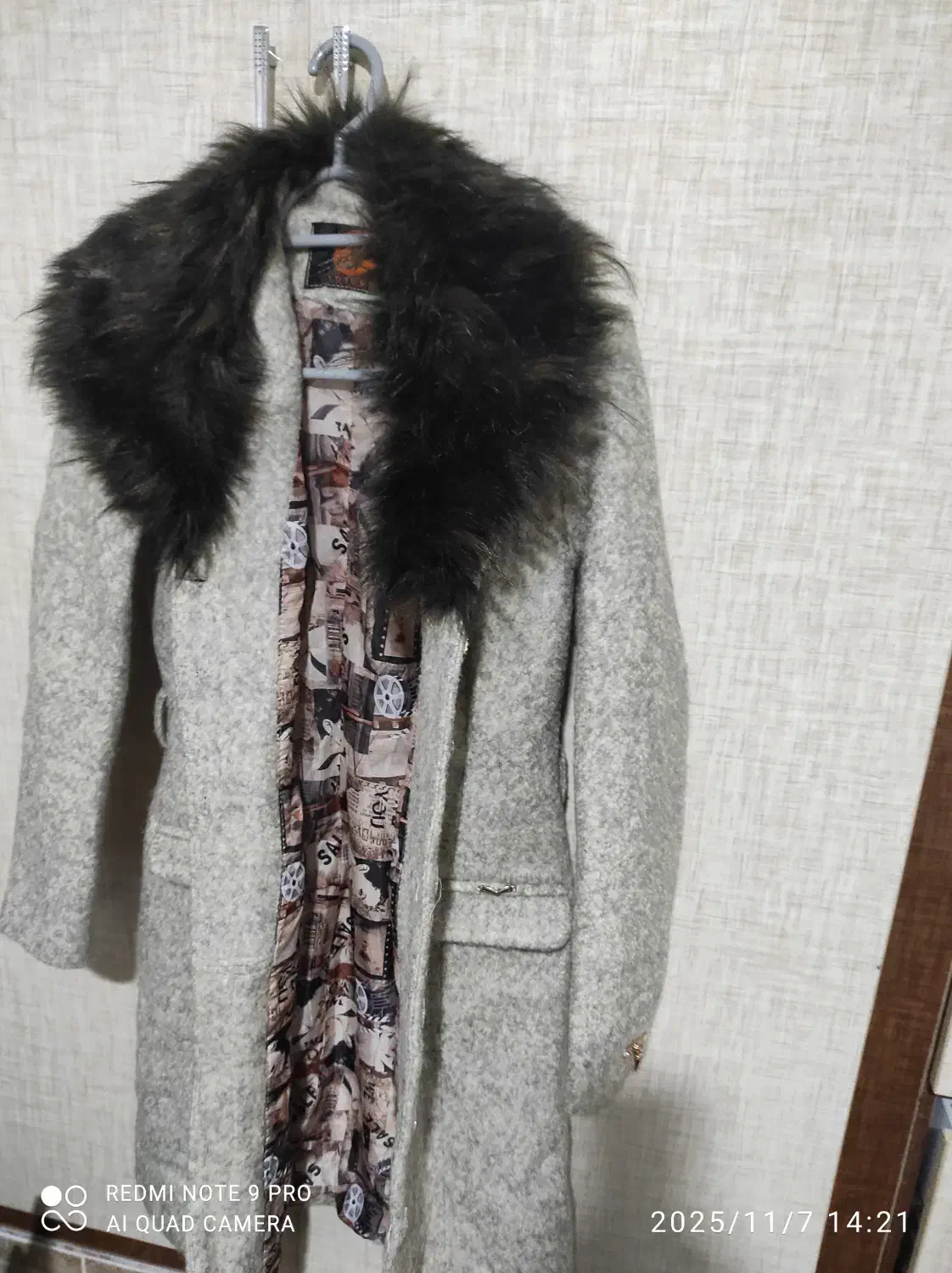 پالتو|لباس|خزل, |دیوار