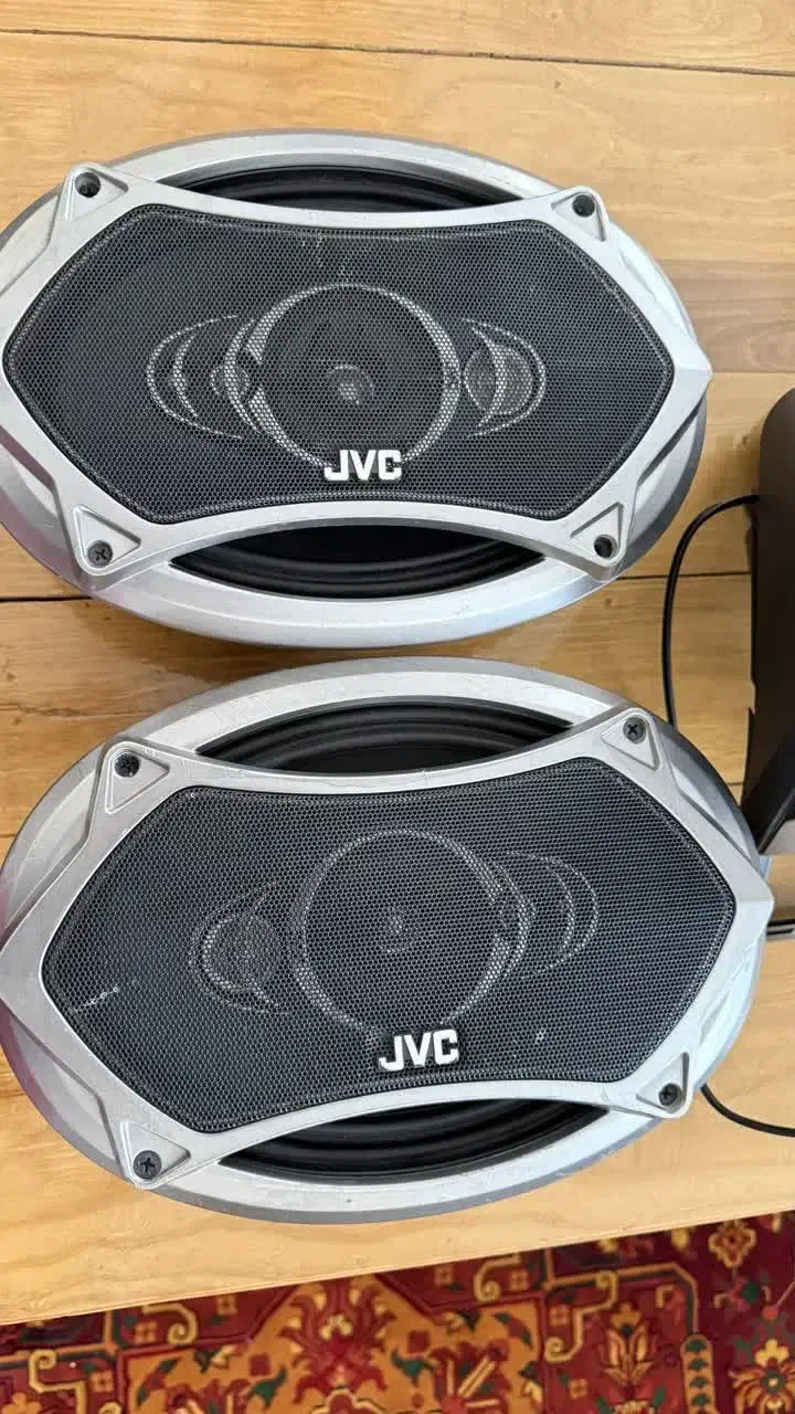 مانیتوروباند|صوتی و تصویری|قم, چهل درخت‎|دیوار