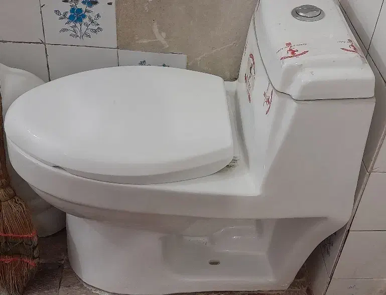 دستشویی فرنگی سایزمتوسط درحدنونو|لوازم سرویس بهداشتی|طرقبه, |دیوار