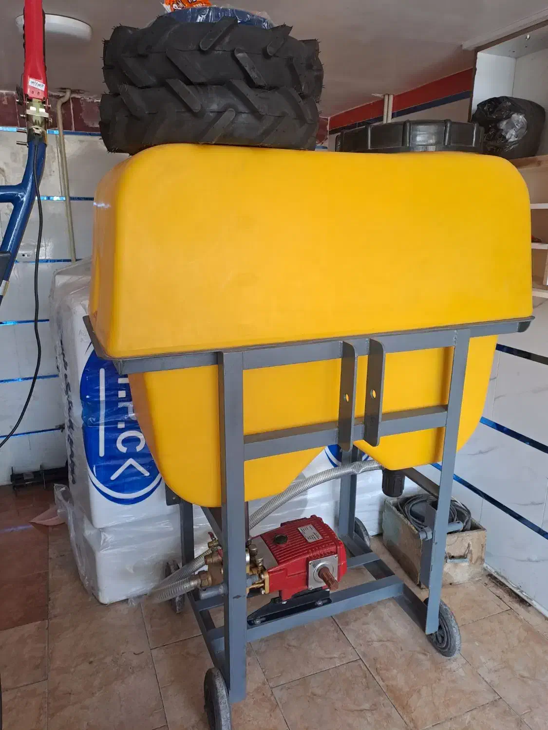 سمپاش پشت تراکتوری ۶۰۰ لیتری|ماشین‌آلات صنعتی|سراب, |دیوار