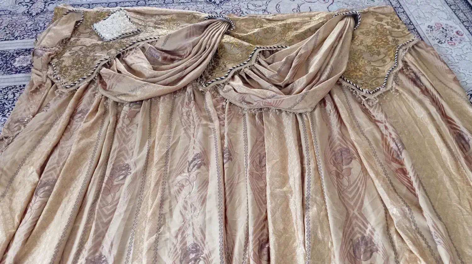 یک عدد پرده ی زیبا و قیمت مناسب|پرده، رانر، رومیزی|زاهدان, |دیوار