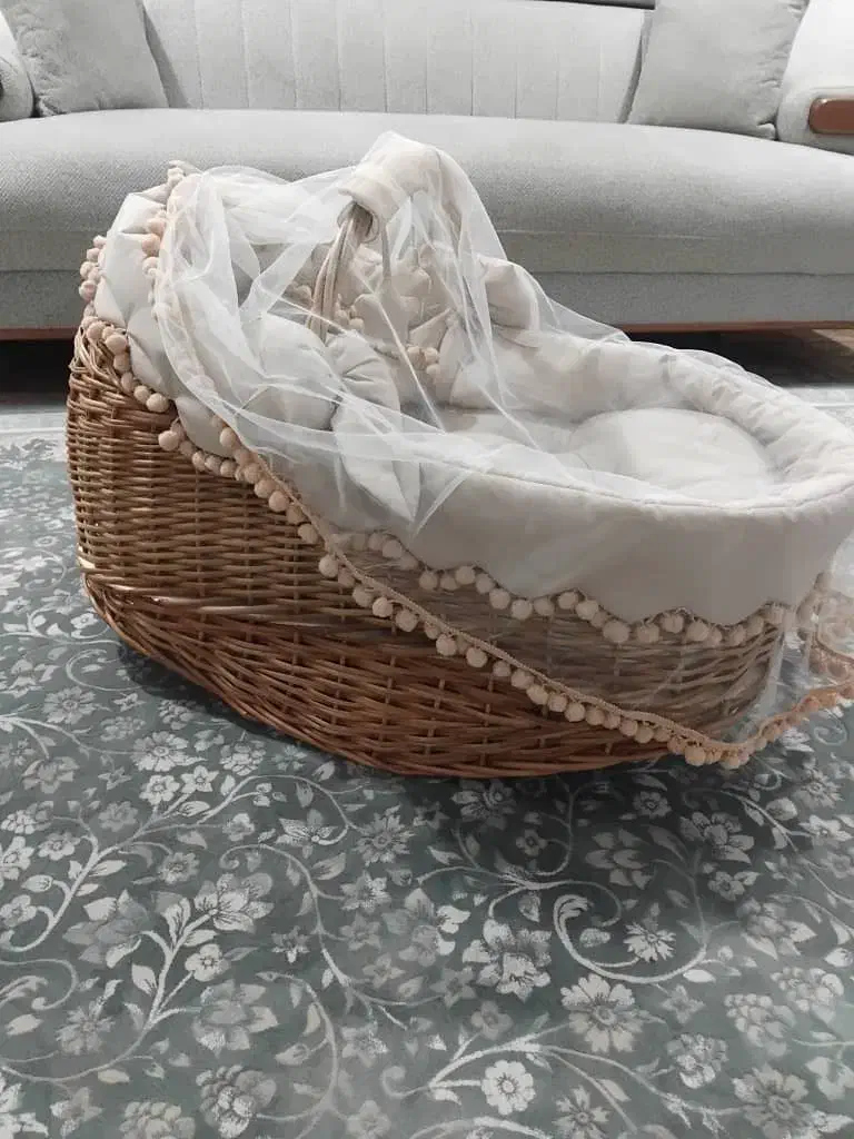 گهواره حصیری|تخت و صندلی بچه|خشکبیجار, |دیوار