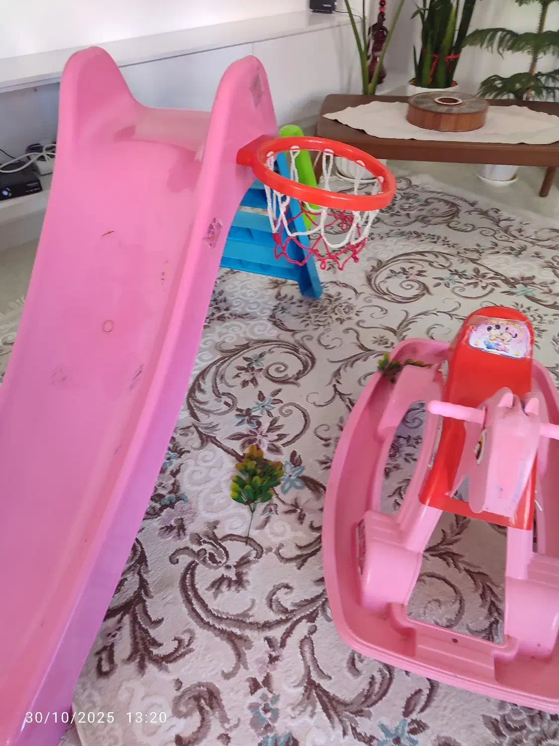 سرسره و اسب ریلکسی و اسکوتر|اسباب‌بازی بچه|ایلام, |دیوار