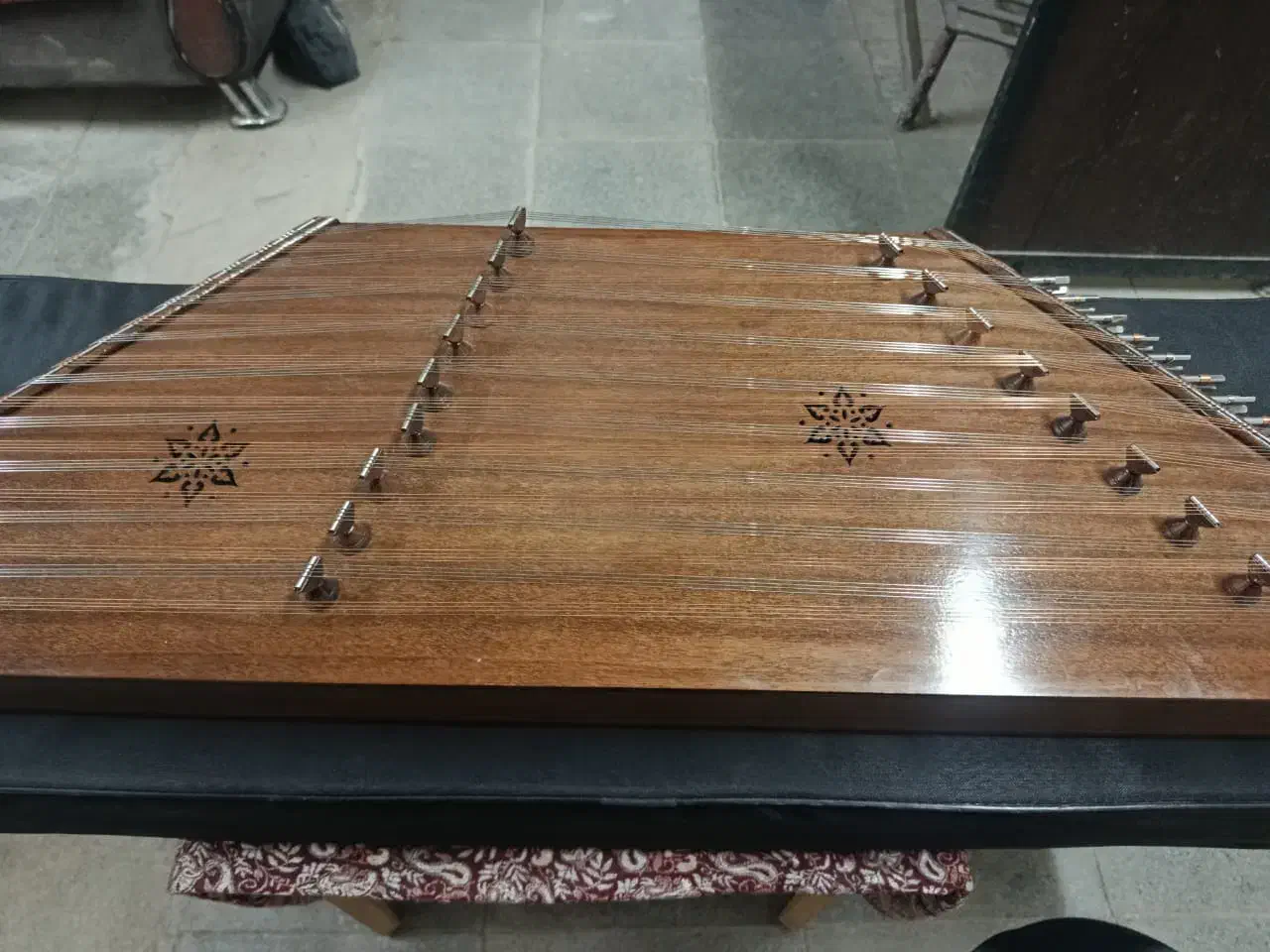 سنتور کیهانی|سازهای سنتی|همدان, |دیوار