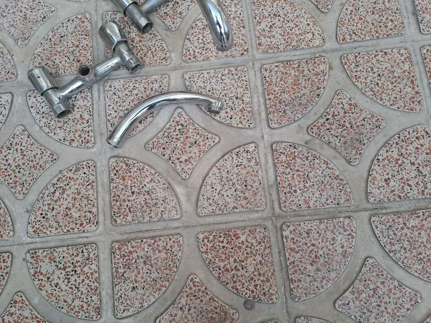 شیر آلات|لوازم سرویس بهداشتی|ارومیه, |دیوار