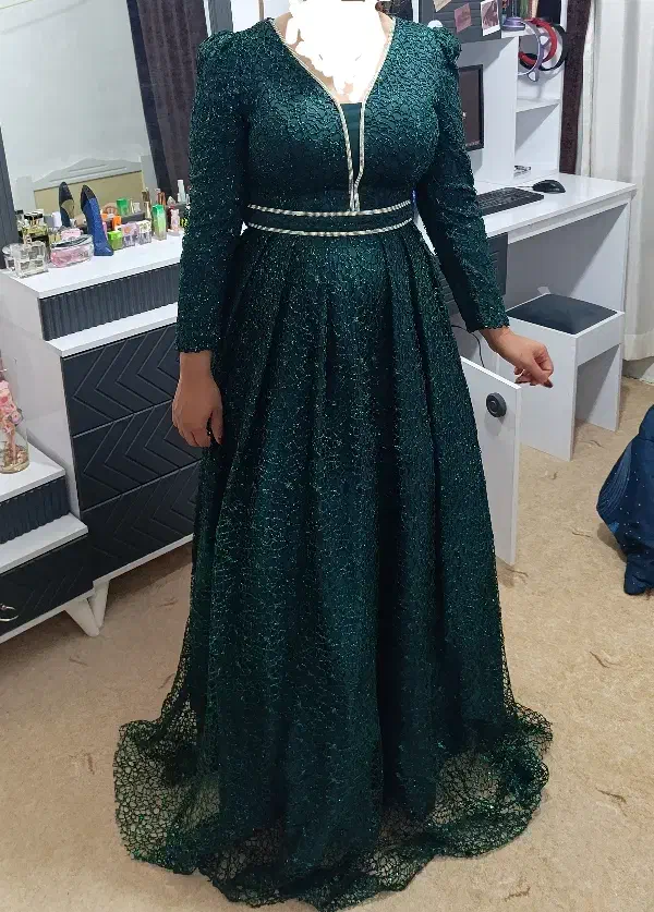 لباس مجلسی|لباس|صحنه, |دیوار