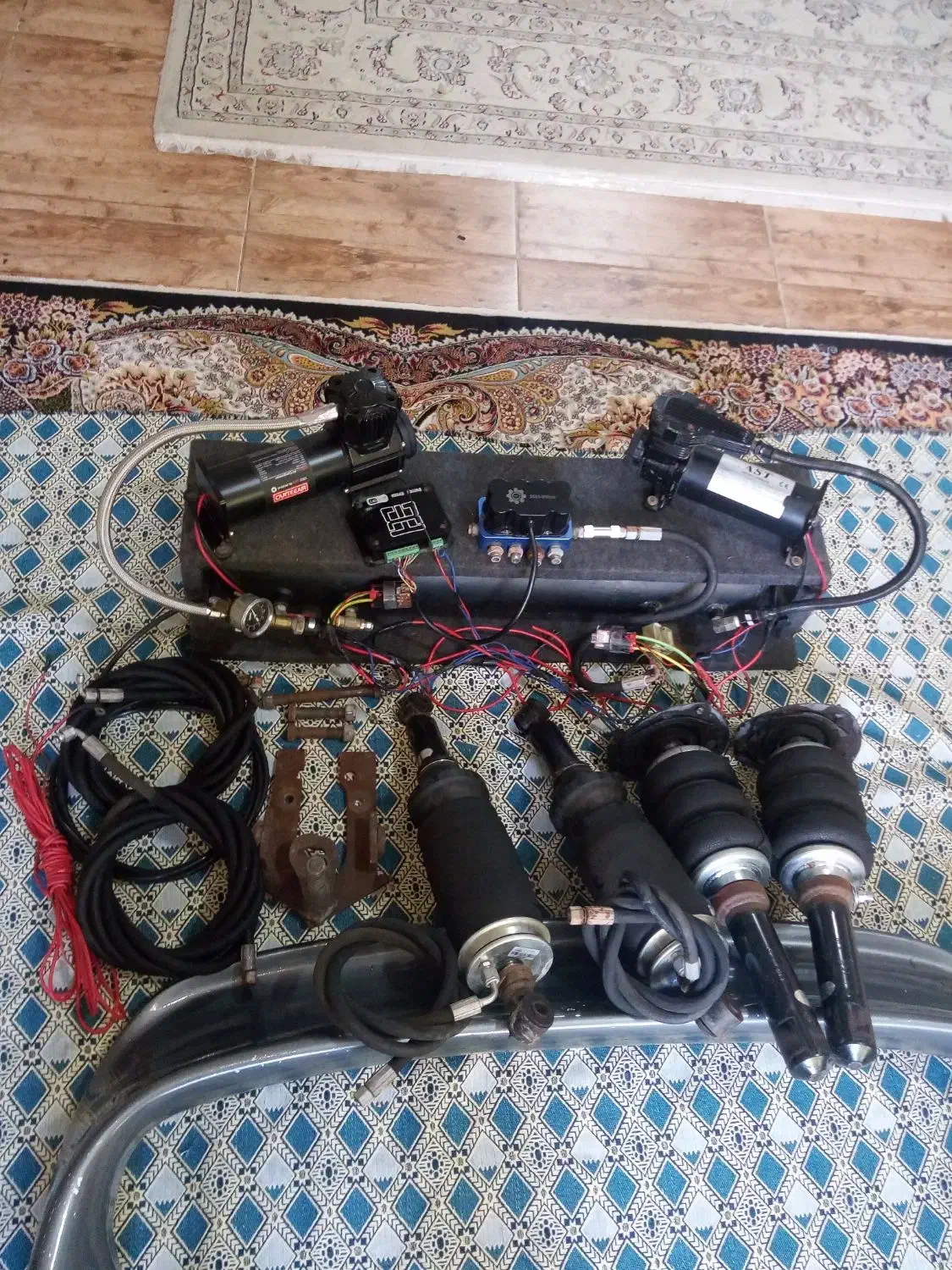 پنوماتیک اگزوز باله عقب صندوق سقفی همه حرفه ای آک|قطعات یدکی و لوازم جانبی|رشت, شهرک آیت الله منتظری|دیوار