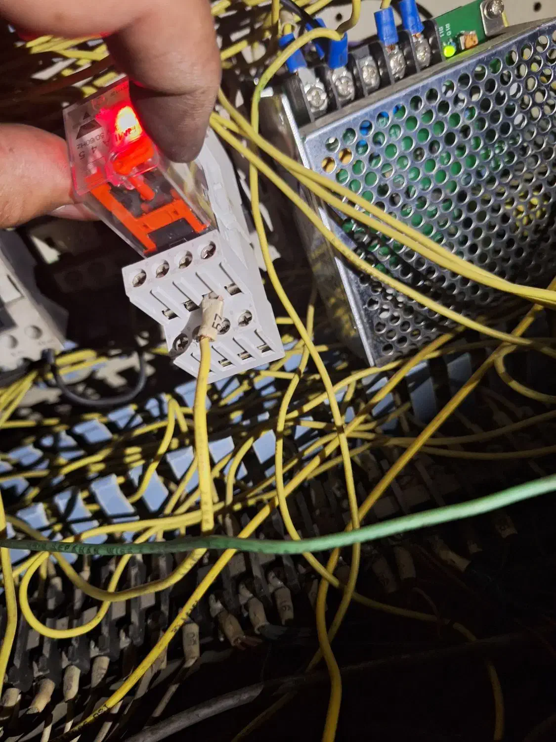 برقکار تهران شهرری باقرشهر کهریزک برقکار صنعتی|خدمات پیشه و مهارت|باقرشهر, |دیوار