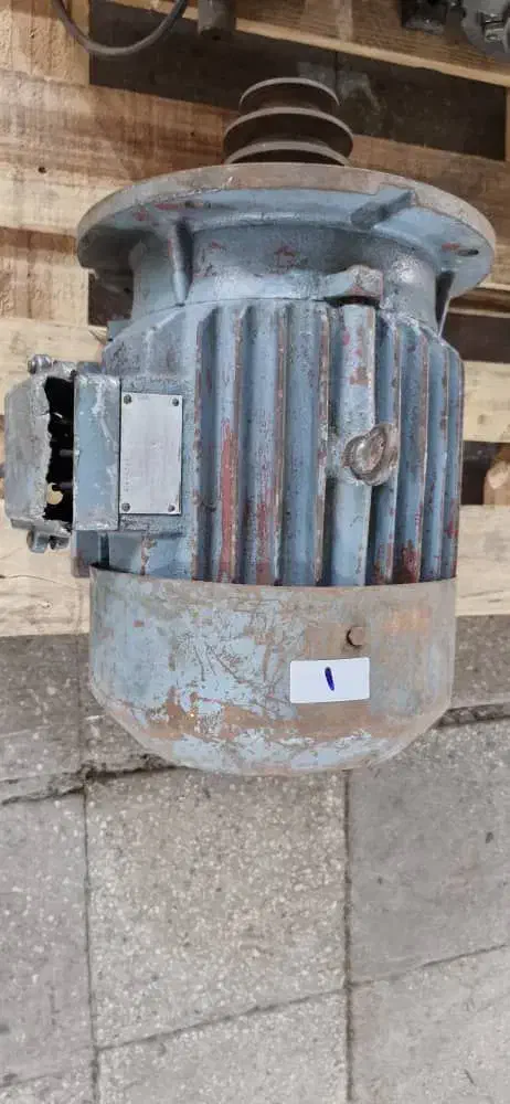 تعداد ۹ عدد دینام ۳ فاز همگی فابریک و سلامت|ماشین‌آلات صنعتی|پاکدشت, خاتون آباد|دیوار