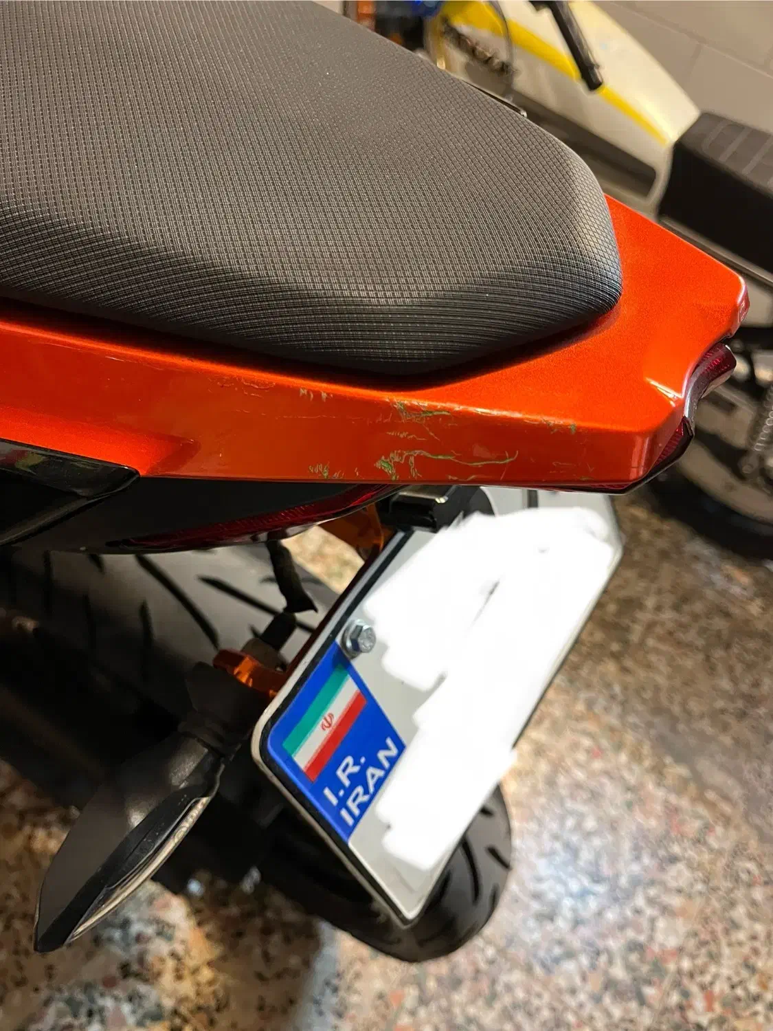 کاوازاکی نینجا|موتورسیکلت|شیراز, قدوسی غربی|دیوار