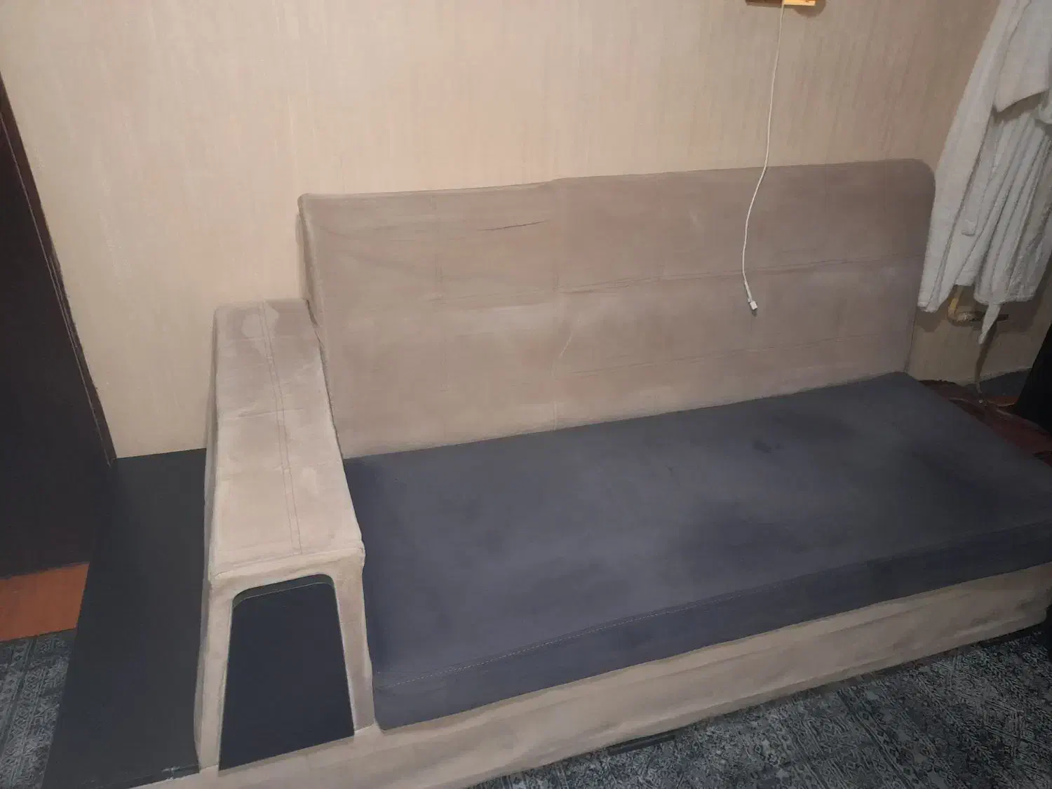 مبل ۳تیکه تقریبا نو با تخفیف|مبلمان خانگی و میز عسلی|رشت, منظریه|دیوار