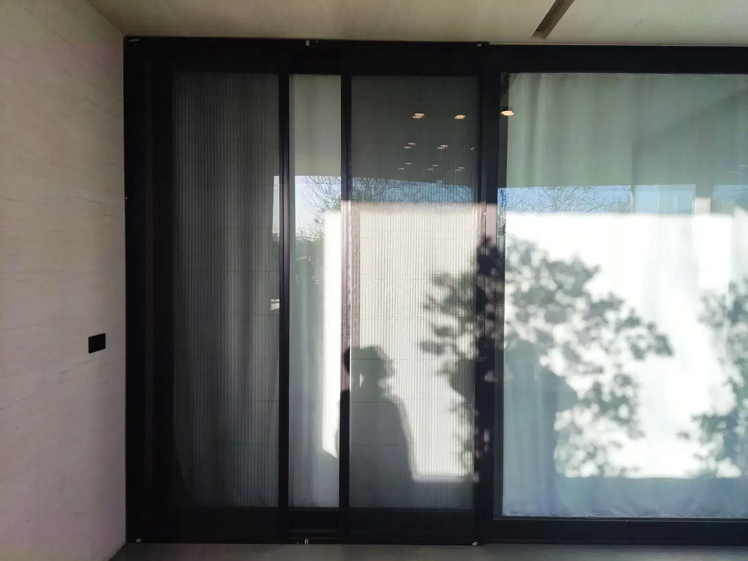 پنجره ریلی تراس جهت جلوگیری ازورودپرندگان وگردوخاک|خدمات پیشه و مهارت|شیراز, نصر|دیوار