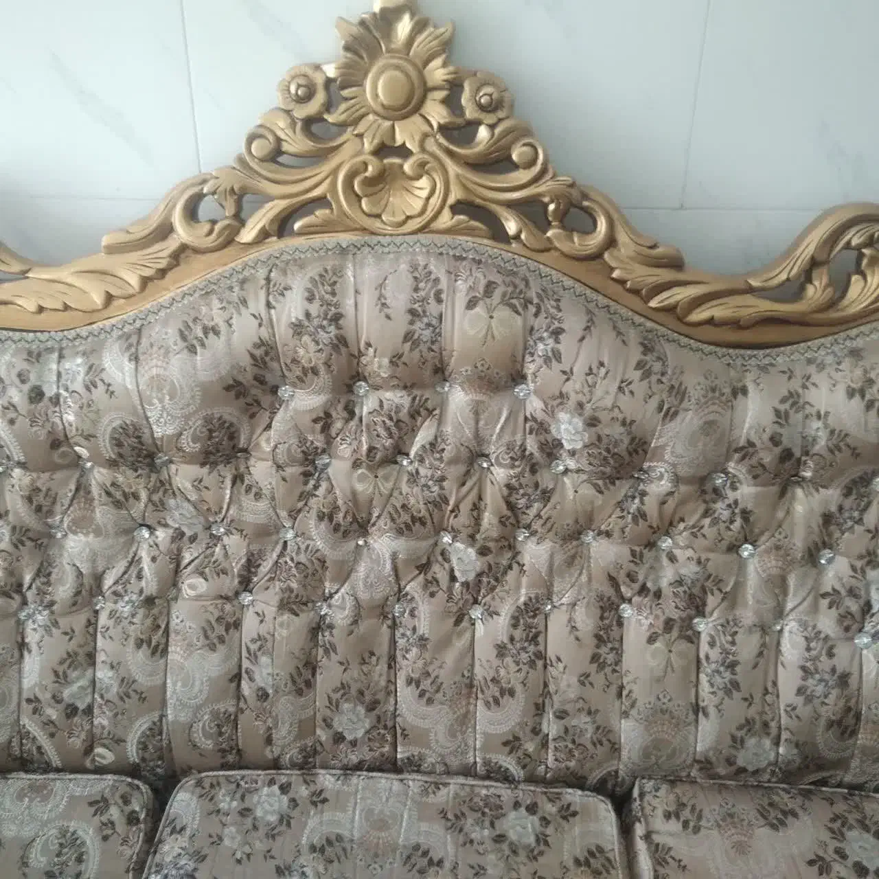 مبلمان سلطنتی ۹ نفره سالم|مبلمان خانگی و میز عسلی|قم, زنبیل آباد|دیوار