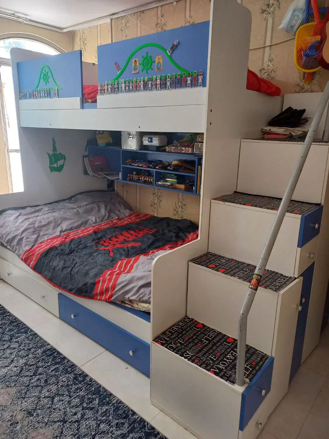 تخت خواب دو طبقه با کمد کشو فراوان|تخت و سرویس خواب|کرج, شاهین‌ویلا|دیوار