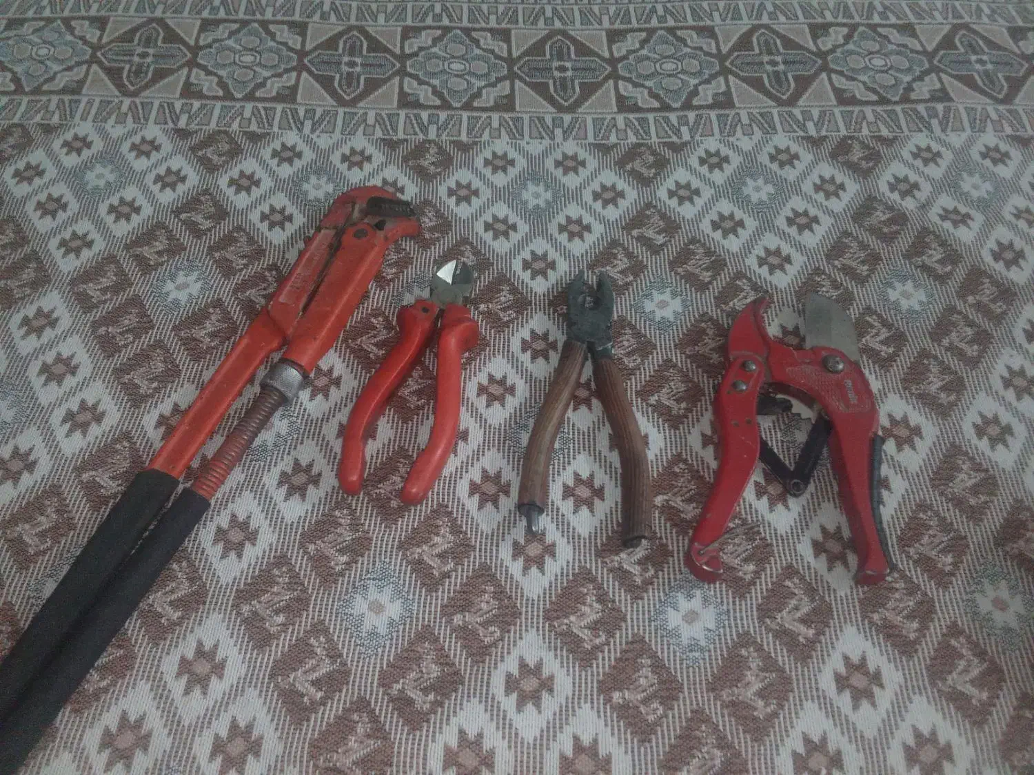 ابزارالات|ابزارآلات|قدس, شهر‌قدس|دیوار