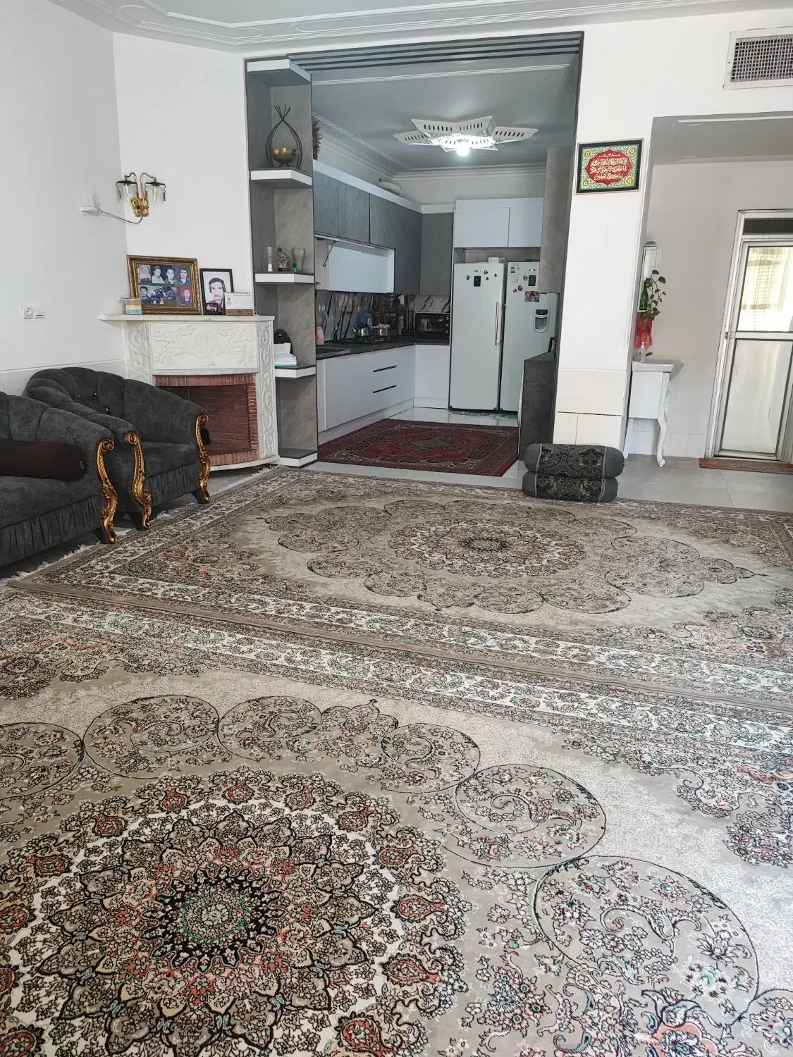 منزل ویلایی دو طبقه / در از حیاط / خیابان آوا|فروش خانه و ویلا|شیراز, شهرک صدا و سیما|دیوار