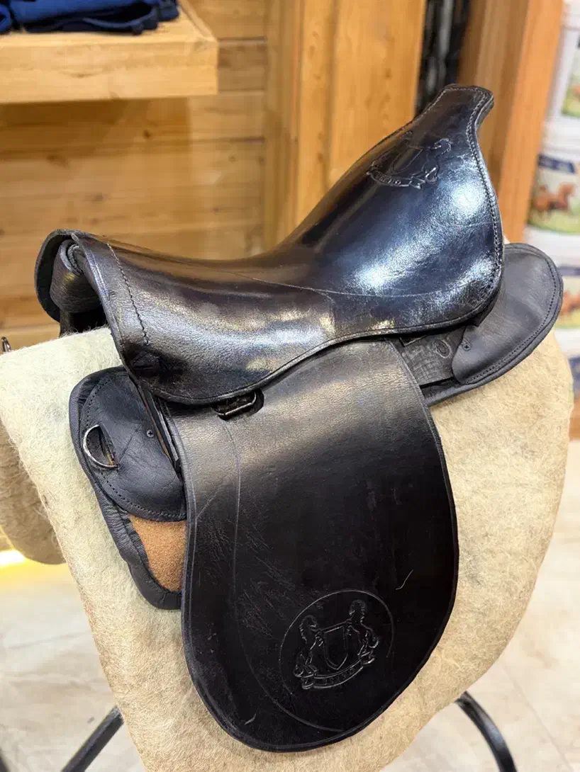 زین برنو چرم اعلا|اسب و تجهیزات اسب‌سواری|اهواز, کمپلو شمالی|دیوار