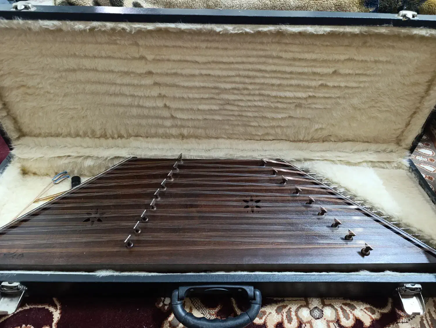 سنتور تمام چوب گردو هزاردستان|سازهای سنتی|کرمان, |دیوار