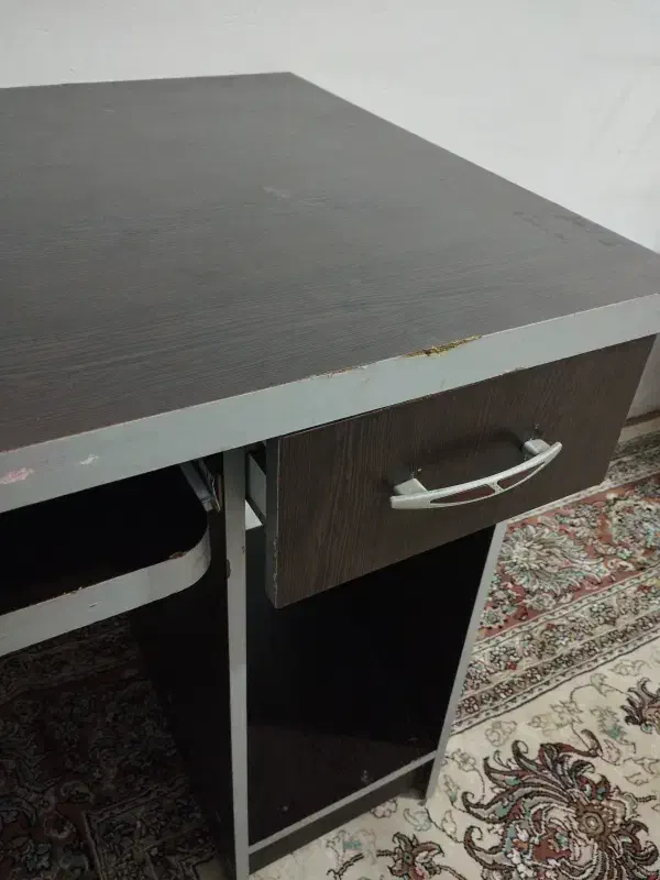 دو عدد میز|میز تحریر و کامپیوتر|سبزوار, قلعه‌نو دهزار|دیوار