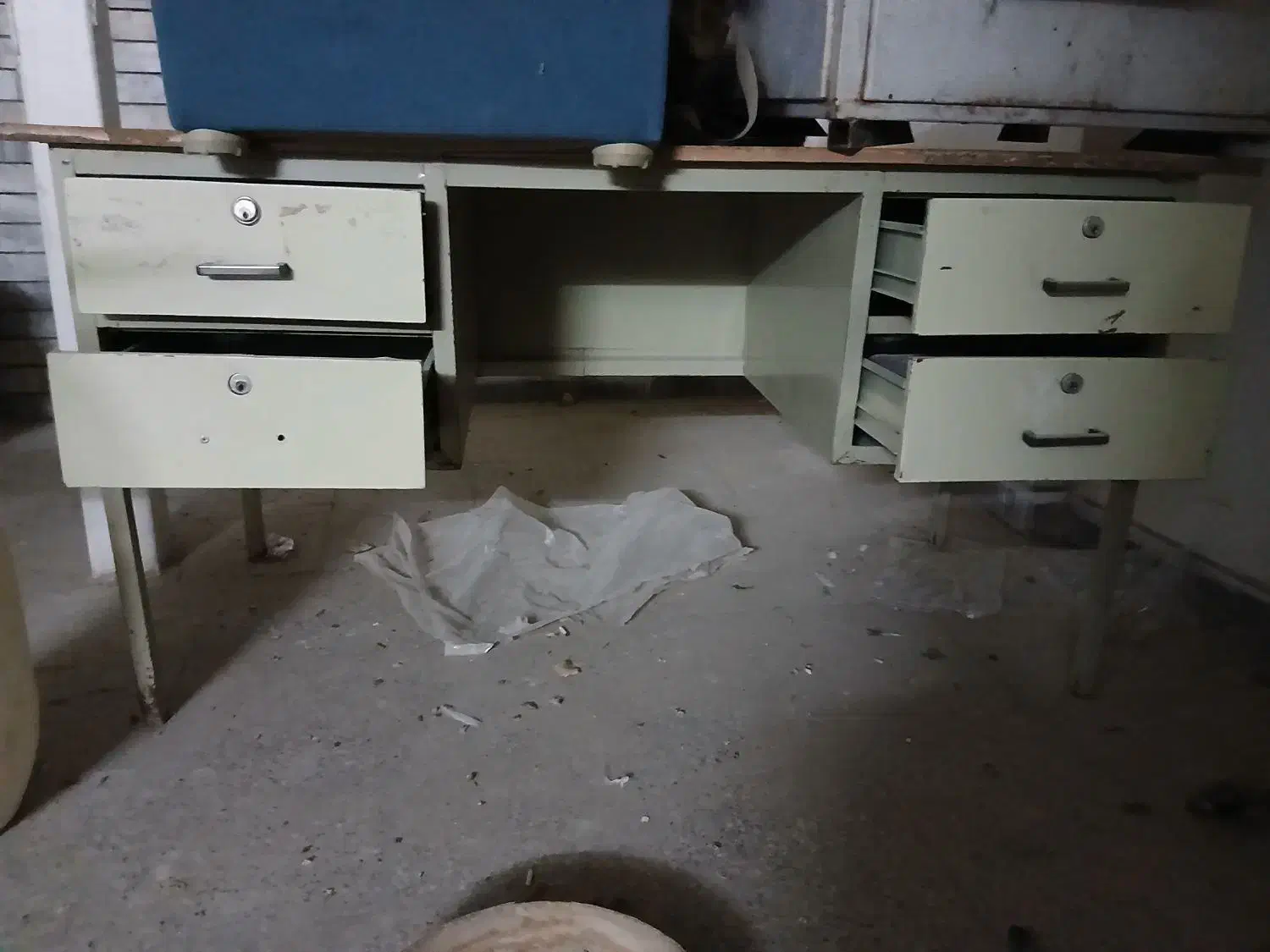 میز فلزی|دفتر کار|خمینی‌شهر, |دیوار