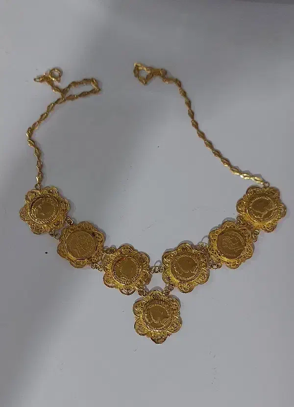 گردنی سکه ای|جواهرات|نیشابور, امام خمینی|دیوار